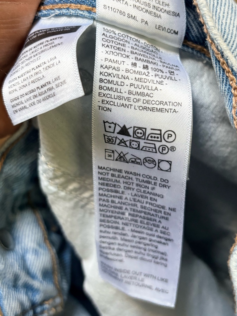 Levi's | Cinch Barrel-Leg Light Wash High-Rise Denim Jeans - Women's 33x31 - Picture 12 of 13